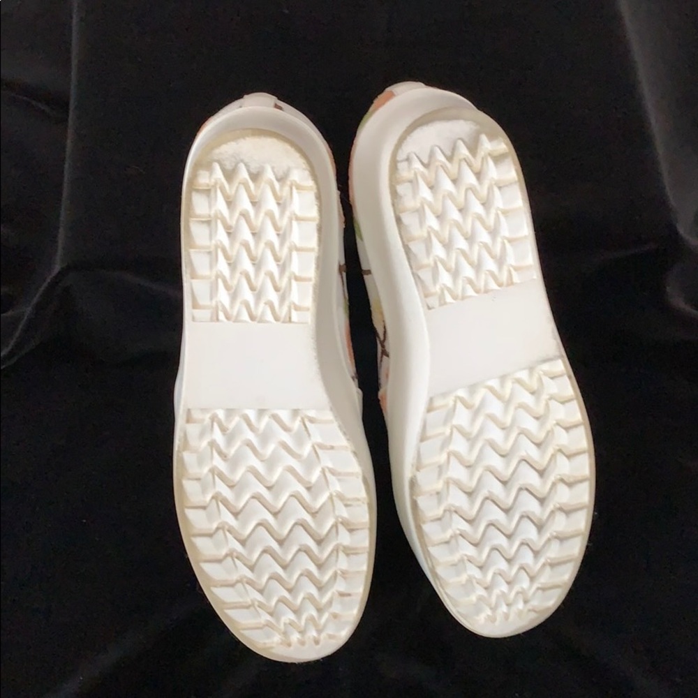 Women’s Embroidered Silk Platform Slip-on’s Size 9